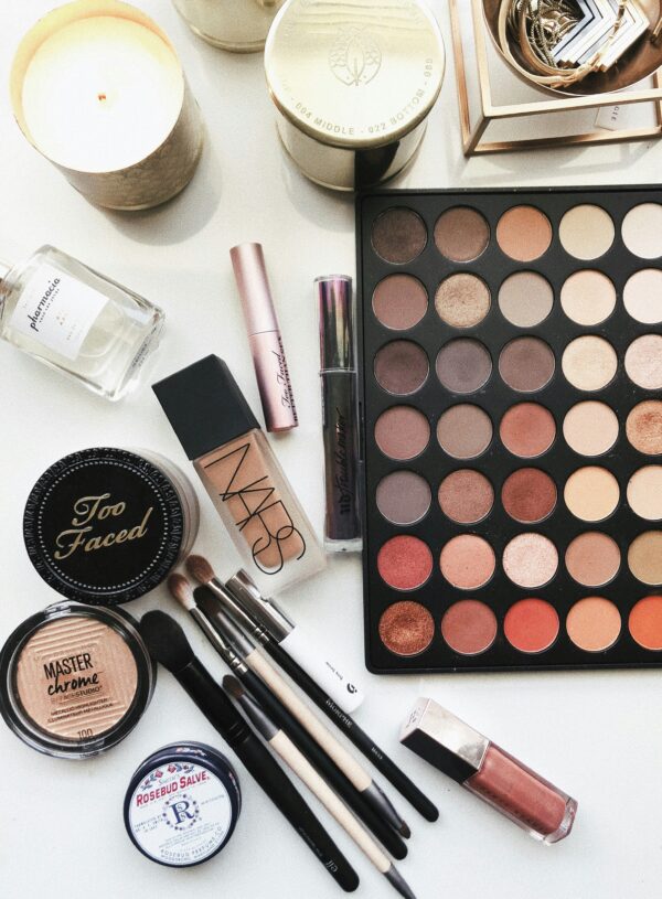6 Toxic Makeup Ingredients to Avoid & Better Alternatives